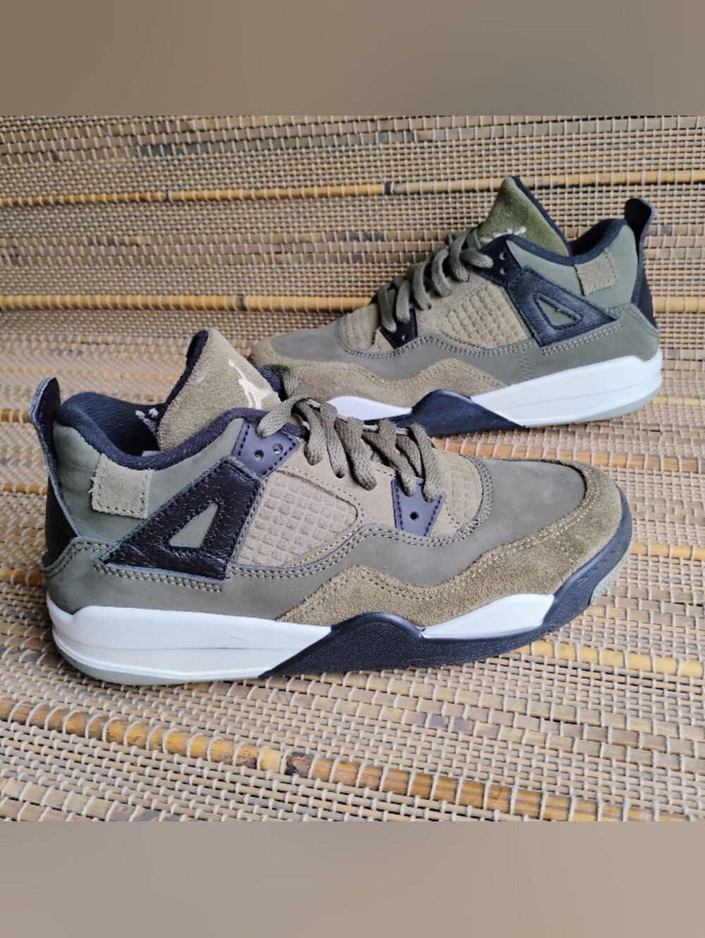 Air Jordan 4 SE Craft "Olive" sneakers Size 2 Youth